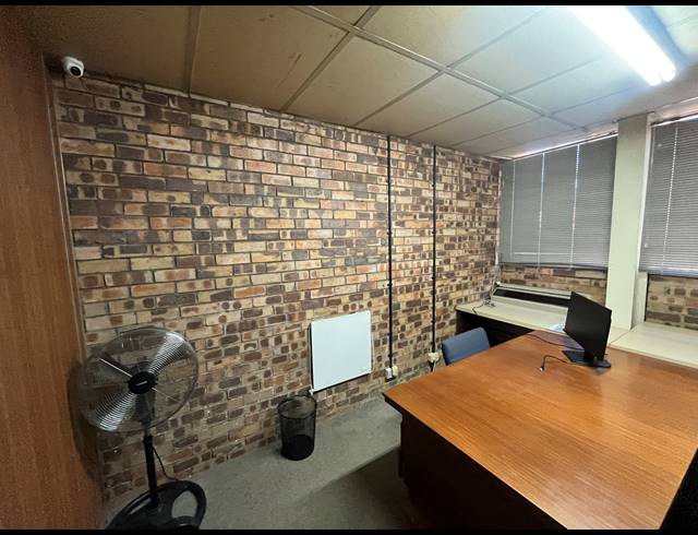 395M² WAREHOUSE TO LET IN SEBENZA